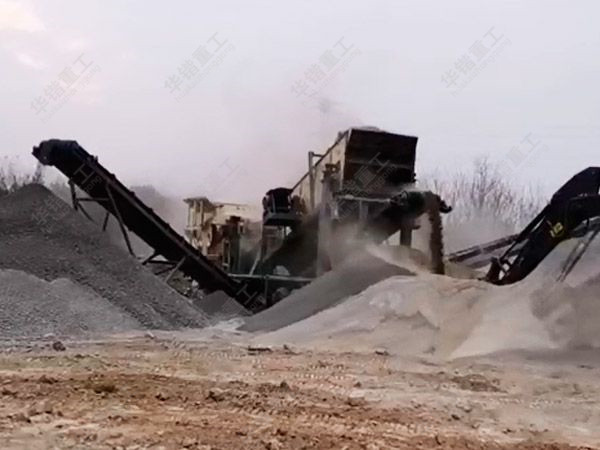 移動(dòng)破碎站生產(chǎn)現(xiàn)場